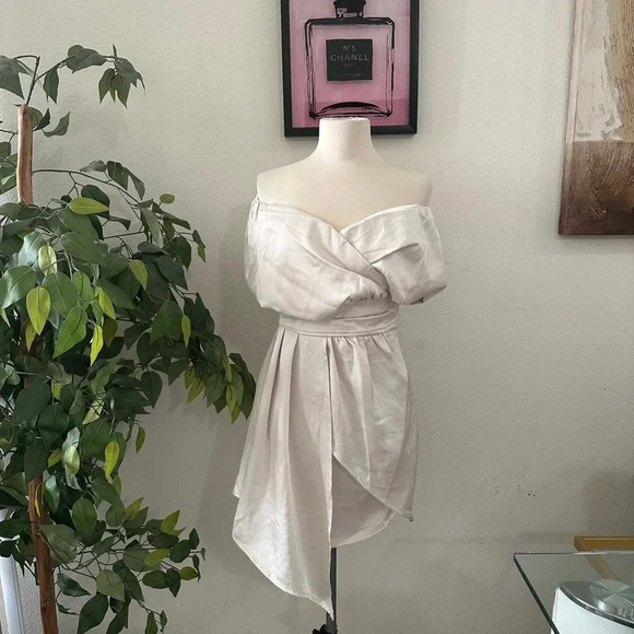 LULUS Always Celebrating Ivory Satin
Off the Shoulder Mini Dress Size S prom - Picture 6 of 8